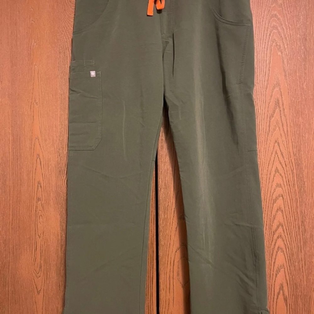 Figs Kade Scrub Pants in Moss
